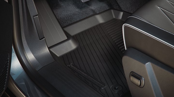 Nové Mitsubishi Eclipse Cross BEV: Sada gumových rohoží