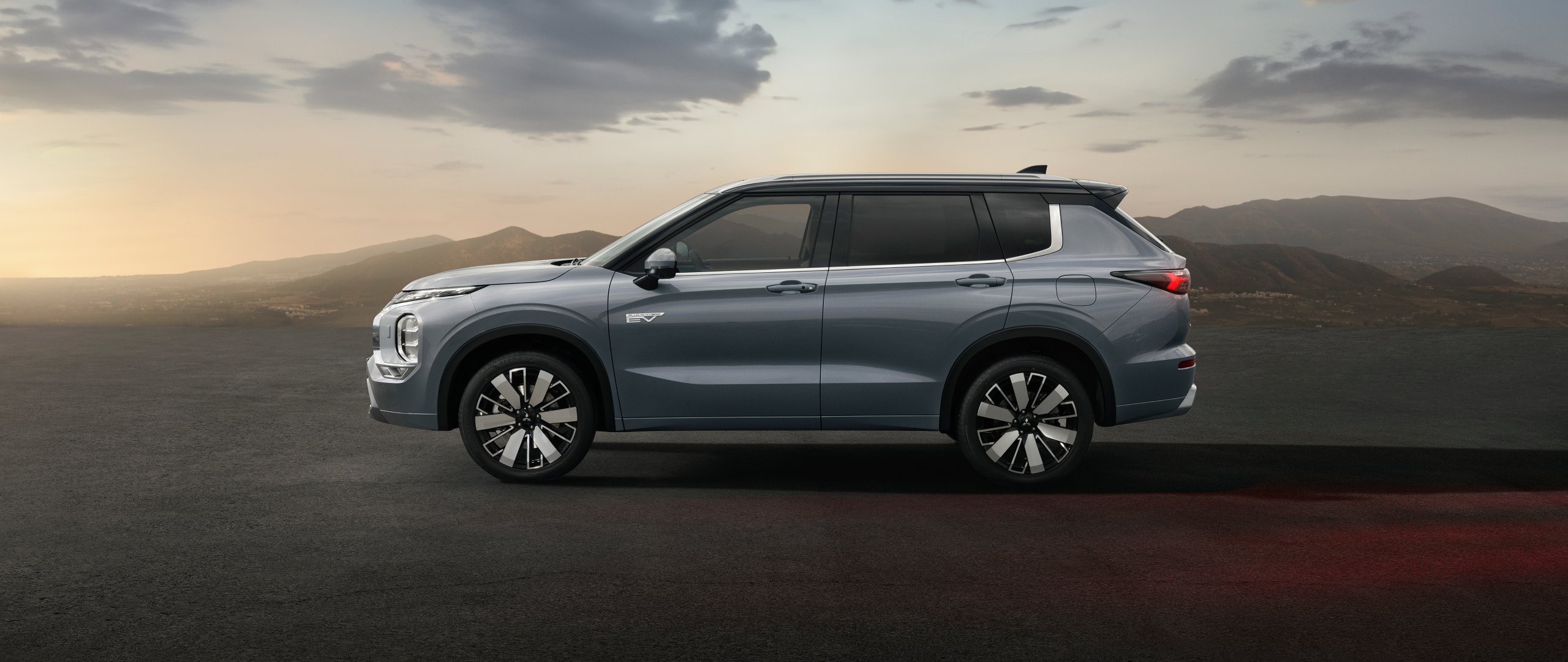 Mitsubishi Outlander PHEV 25 let - originál je jen jeden